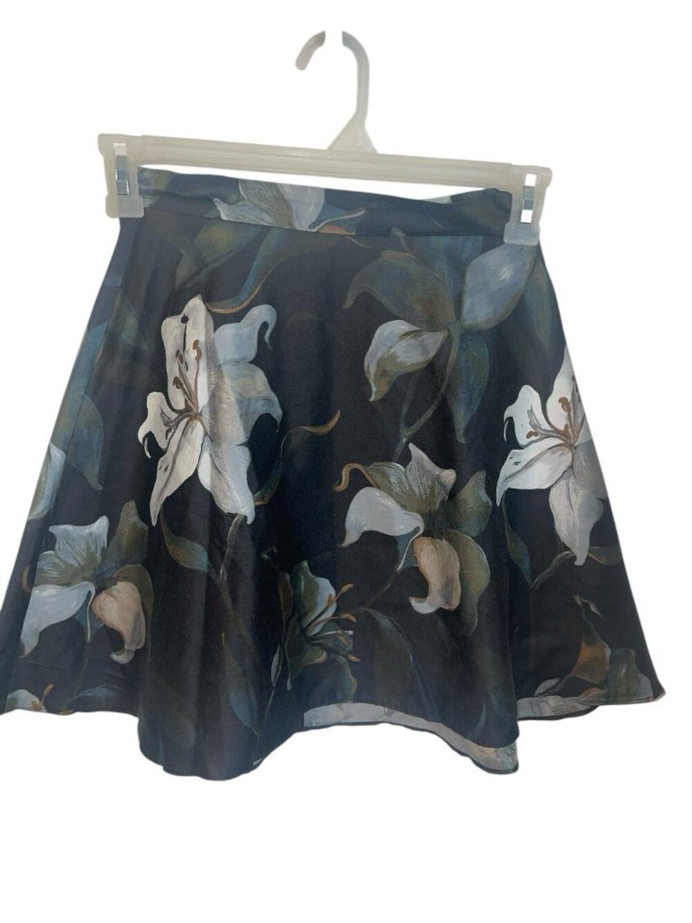 CLUB MONACO Women's Size 00 Floral Skirt 74% Silk READ DESCRIPTION